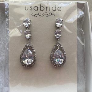 Dangly rhinestone earrings (new never worn)